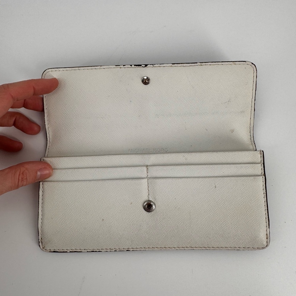 Michael Kors Wallet - Picture 3 of 4